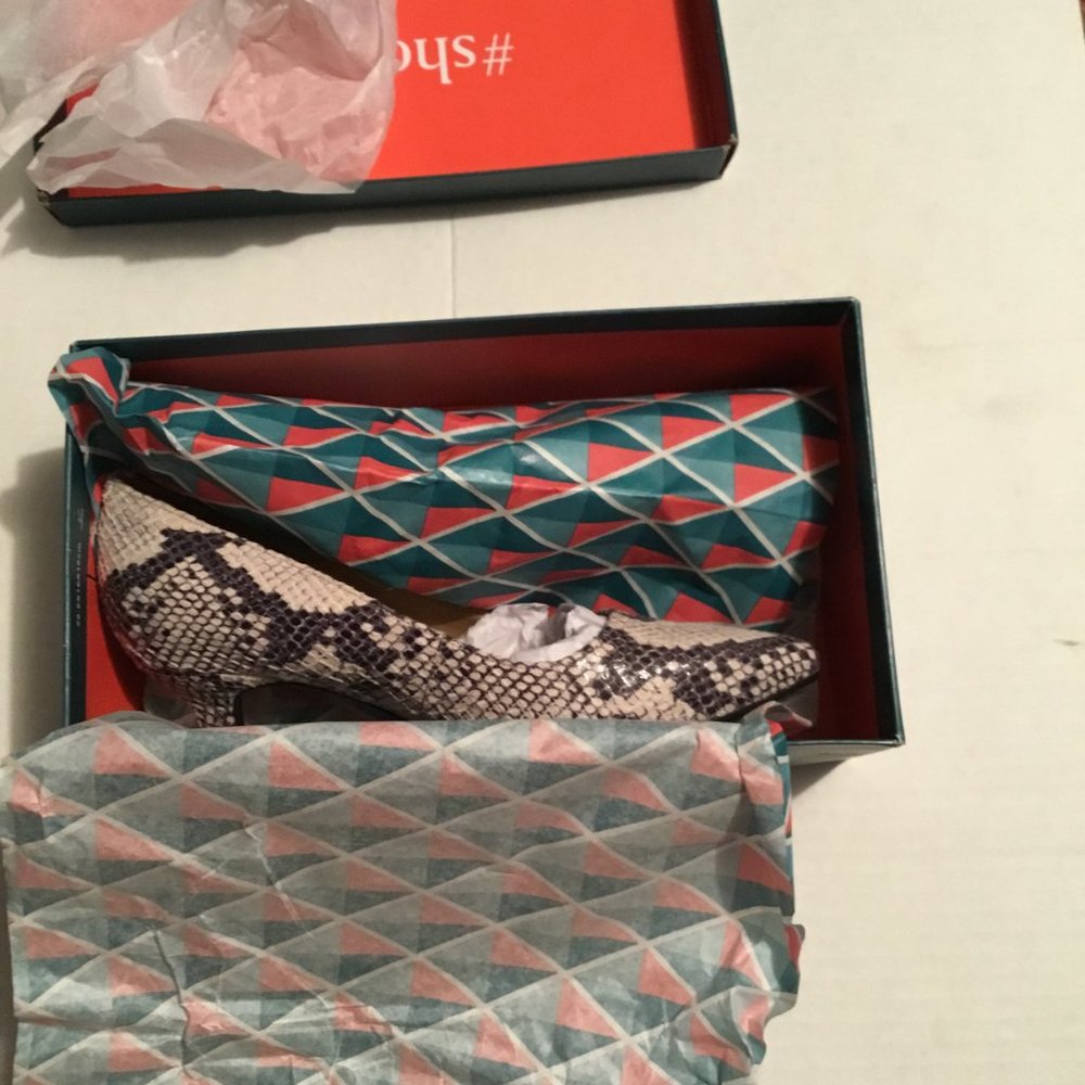 AEROSOLES lady's Rochester heels size 8 Wide in box - Picture 14 of 16